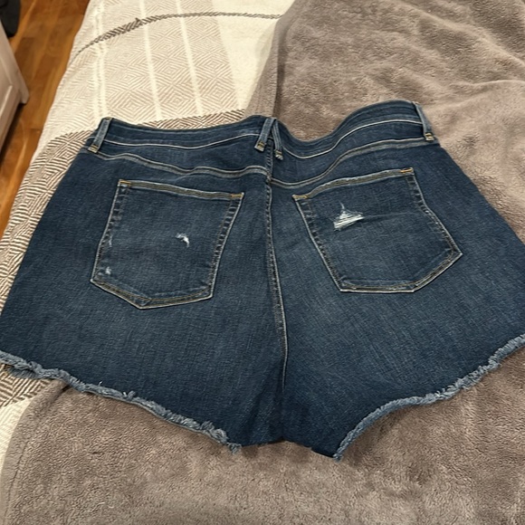 Good American Jean Shorts - Picture 3 of 4